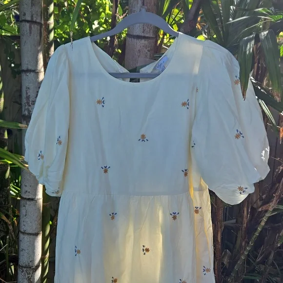 Polagram Cream Floral Dress - Picture 2 of 10